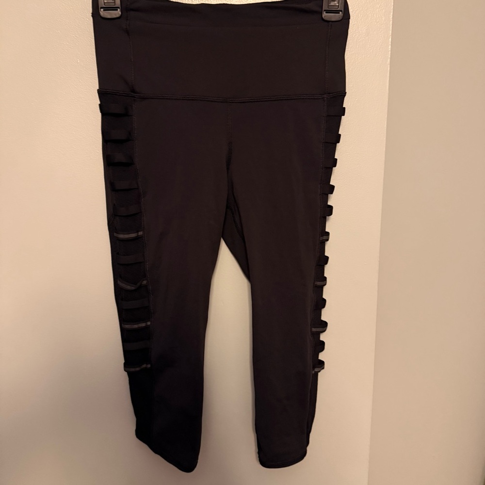 Small Lululemon Athletica Black Leggings with Side Detail